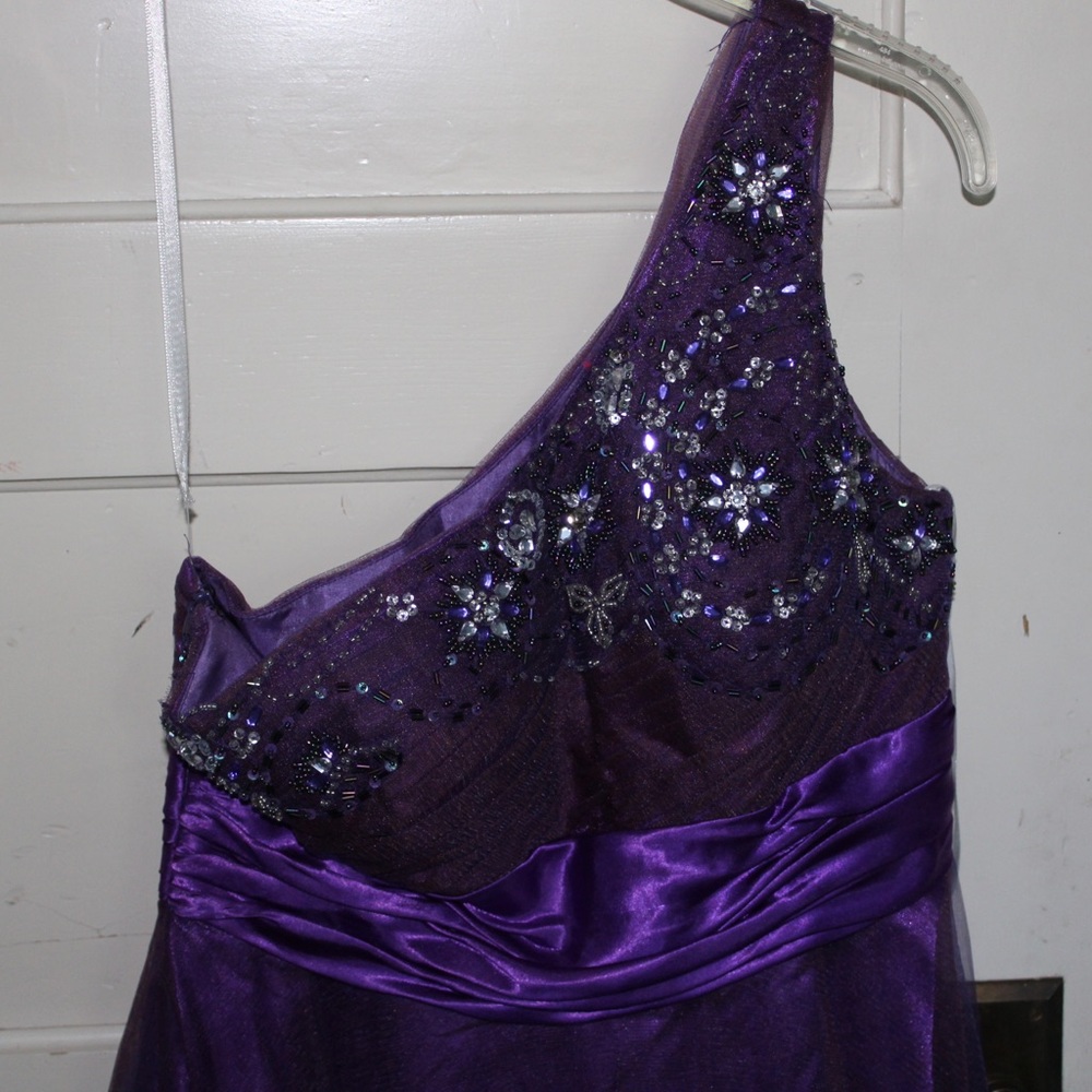One shouldered formal dress
